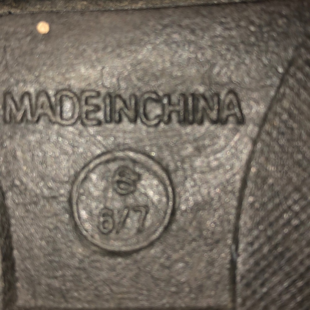 Sandals - Picture 3 of 3